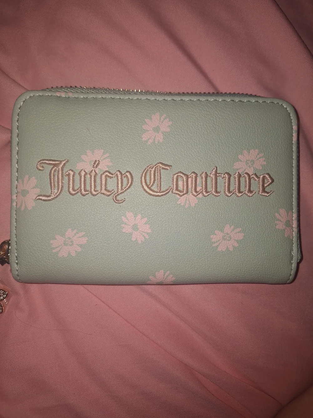 Juicy Couture compact zip